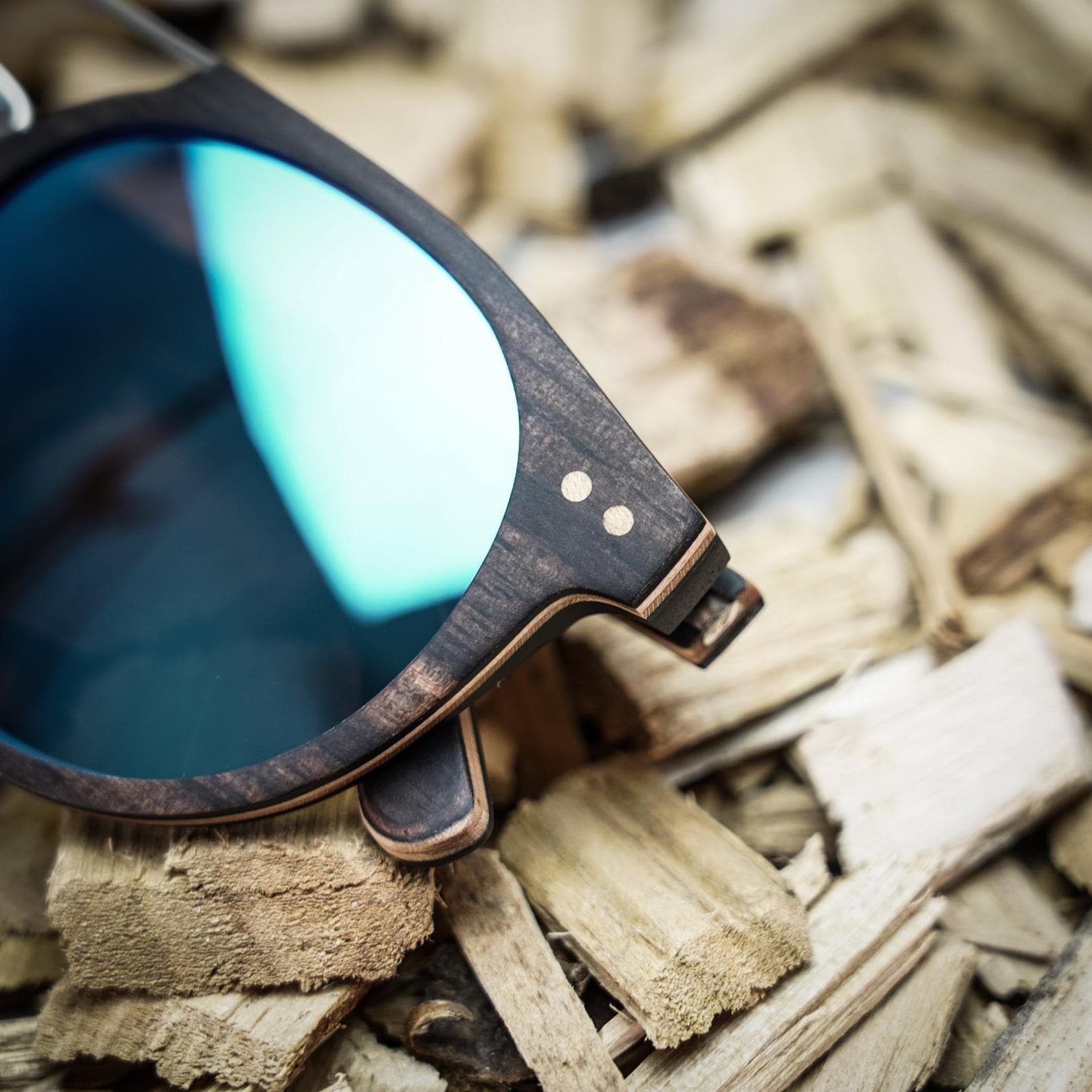Vintage Round Wood Sunglasses - Wandering Woman